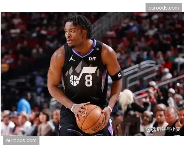 爵士基扬特乔治缺阵影响组织，缺乏持球点导致进攻陷入单打